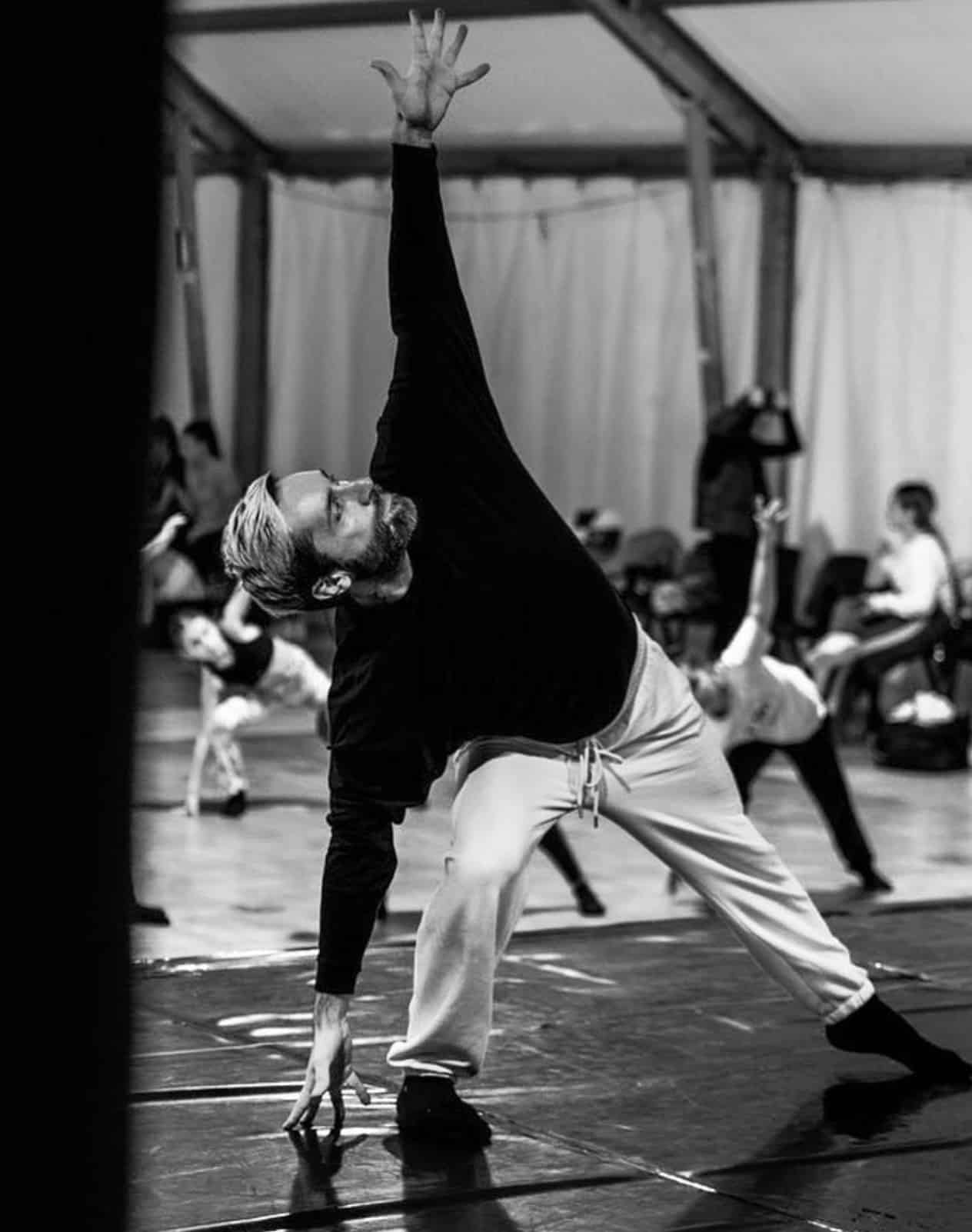 Thomas Signorelli che balla in sala